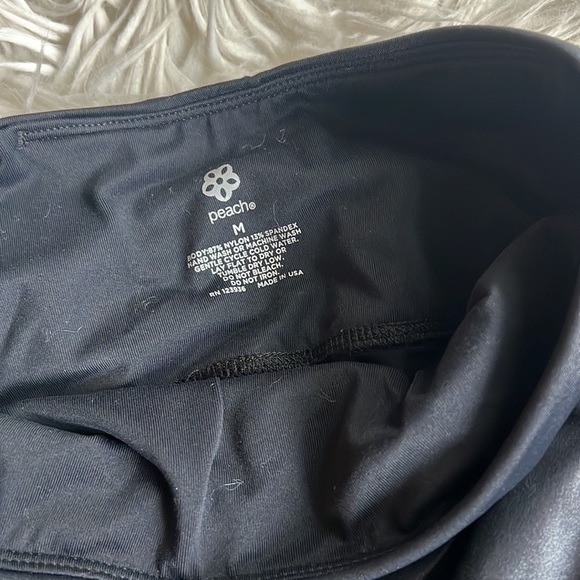 Peach activewear black leggings sz med - Picture 3 of 3